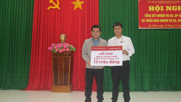 NGÂN HÀNG CHI NHÁNH AGRIBANK BA TƠ-QUẢNG NGÃI HỖ TRỢ UBND XÃ BA VINH KHẮC PHỤC BÃO LỤT 15 TRIỆU ĐỒNG